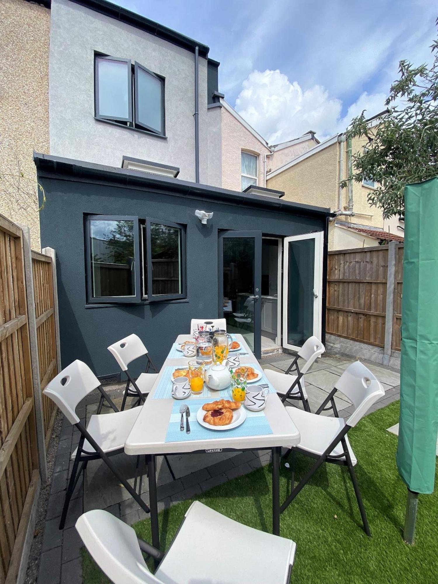 Superb Townhouse Near Vibrant Gloucester Road Бристоль Экстерьер фото