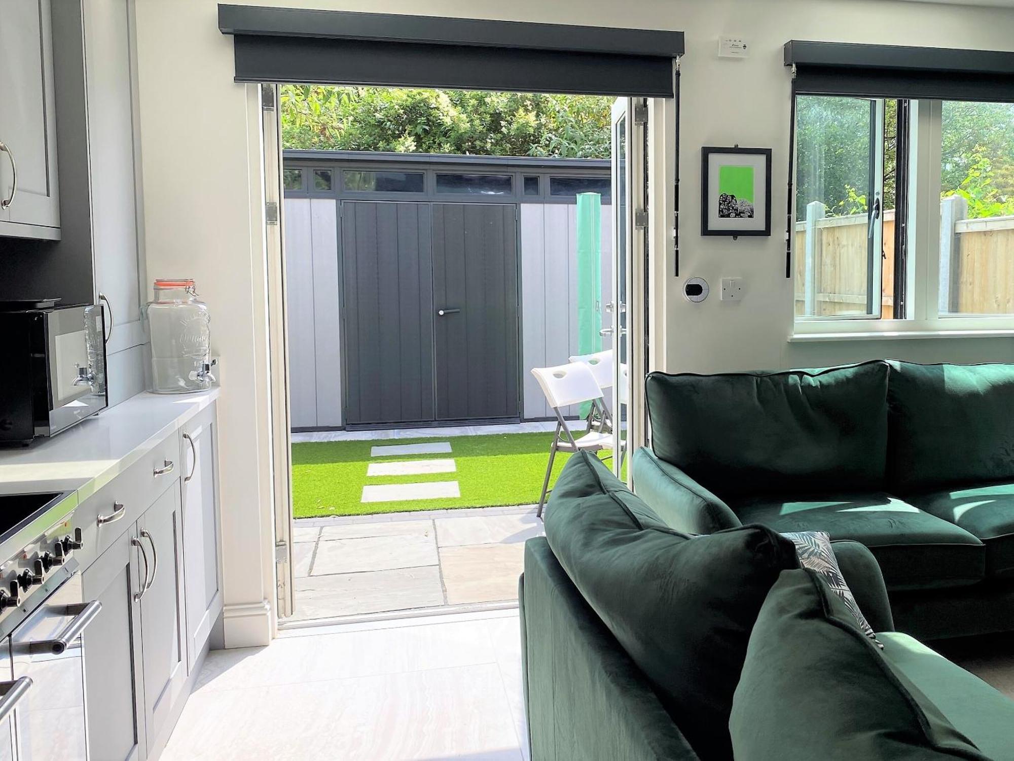 Superb Townhouse Near Vibrant Gloucester Road Бристоль Экстерьер фото