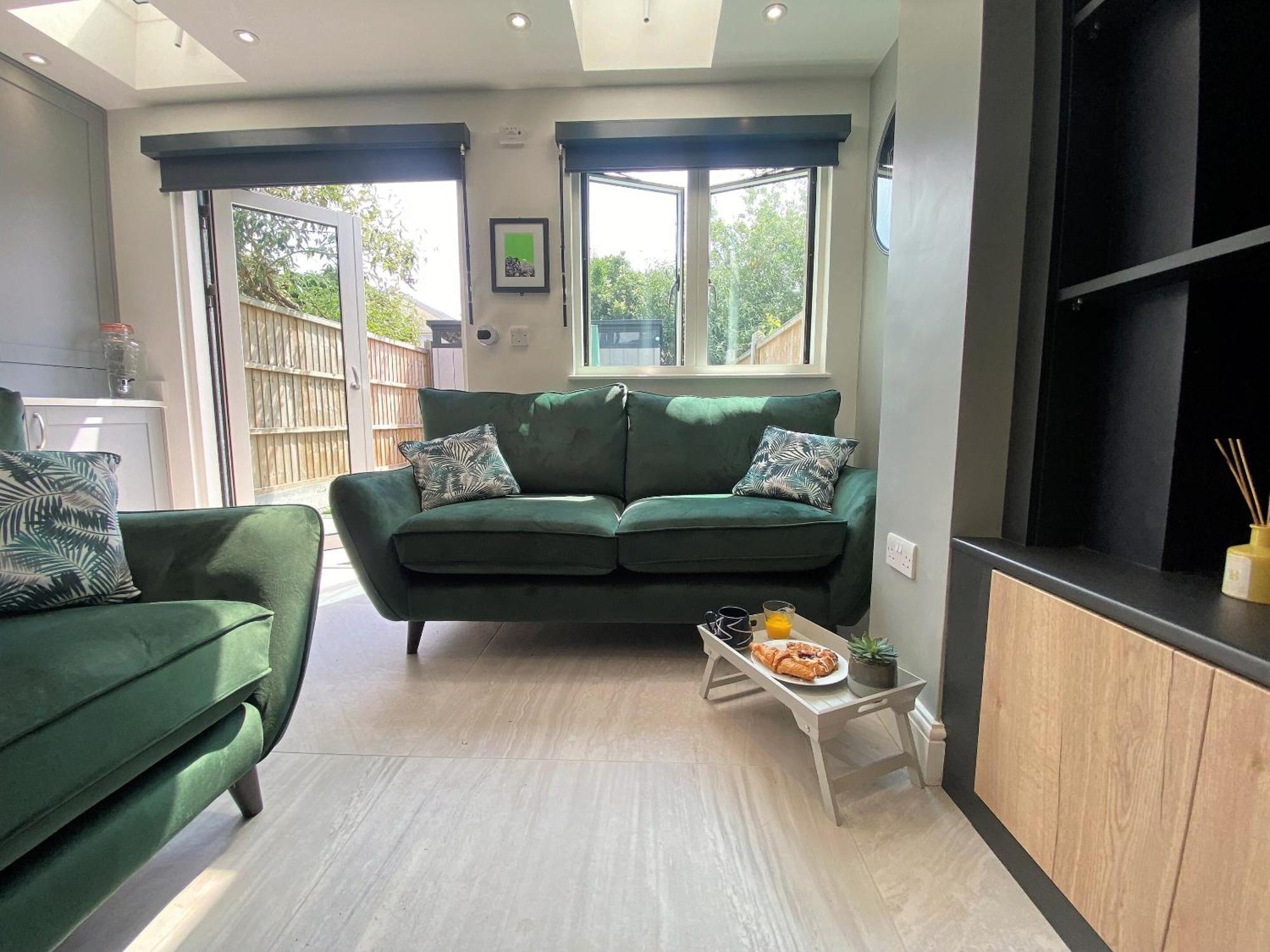 Superb Townhouse Near Vibrant Gloucester Road Бристоль Экстерьер фото